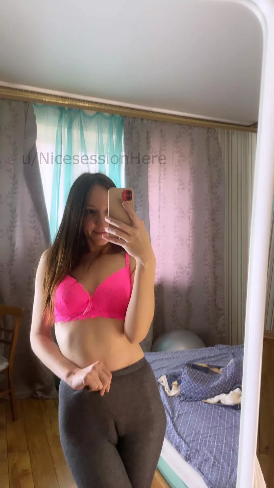 Love tights for cameltoe views