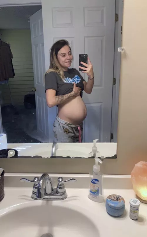 Pull down my pants and fuck my pregnant pussy right here if you dare 😏
