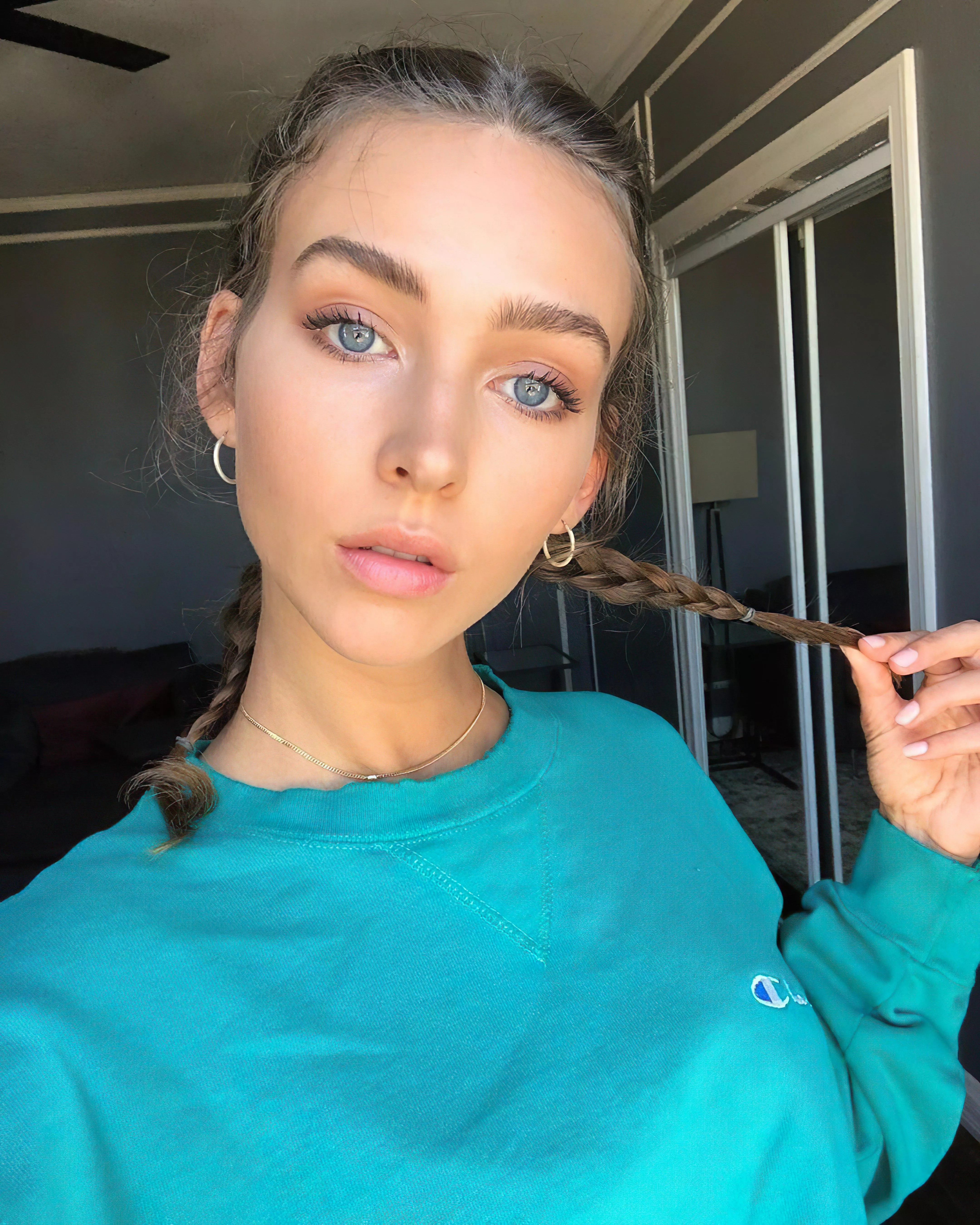 Rachel ice-blue selfie 