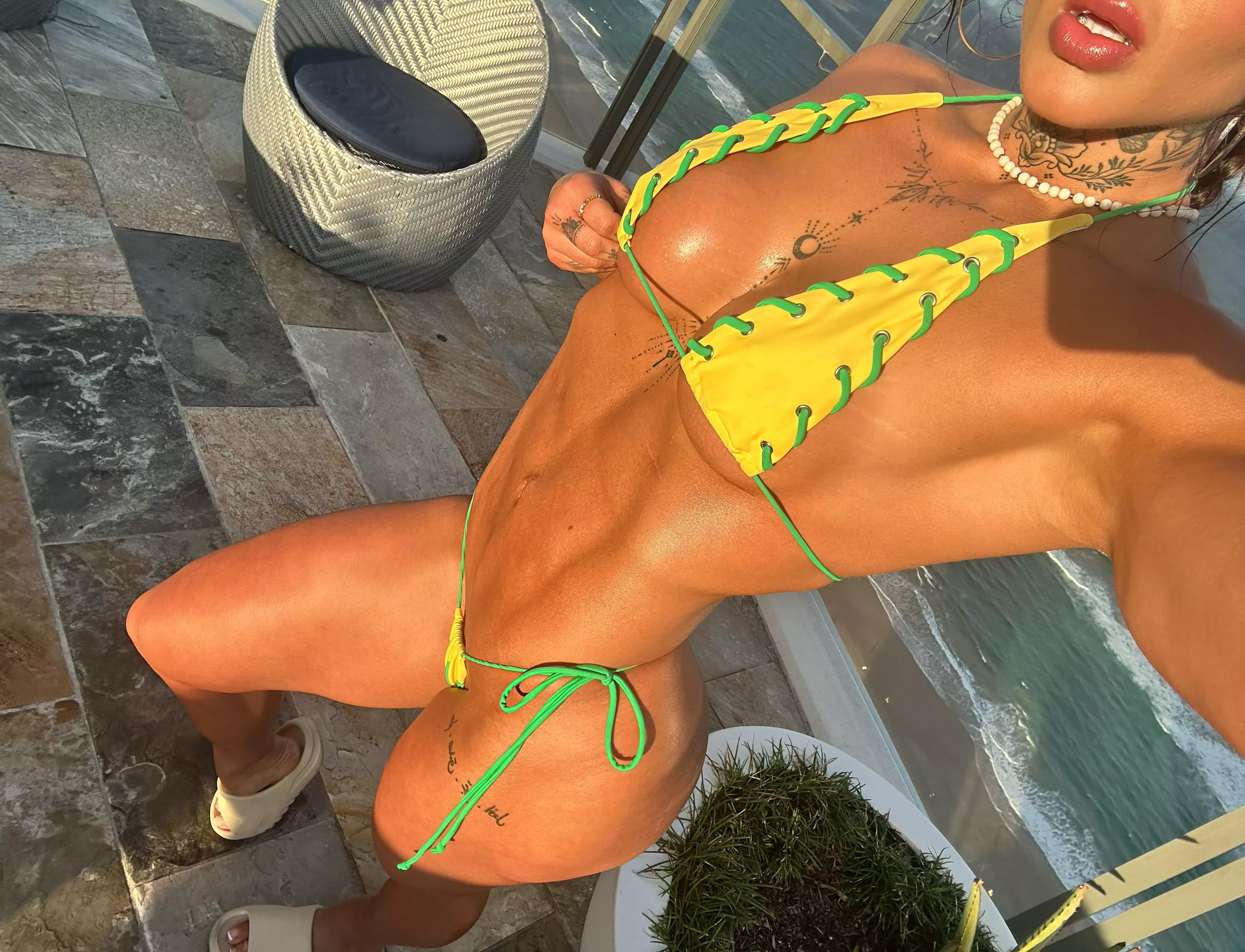 Say the first word came on your mind (F)