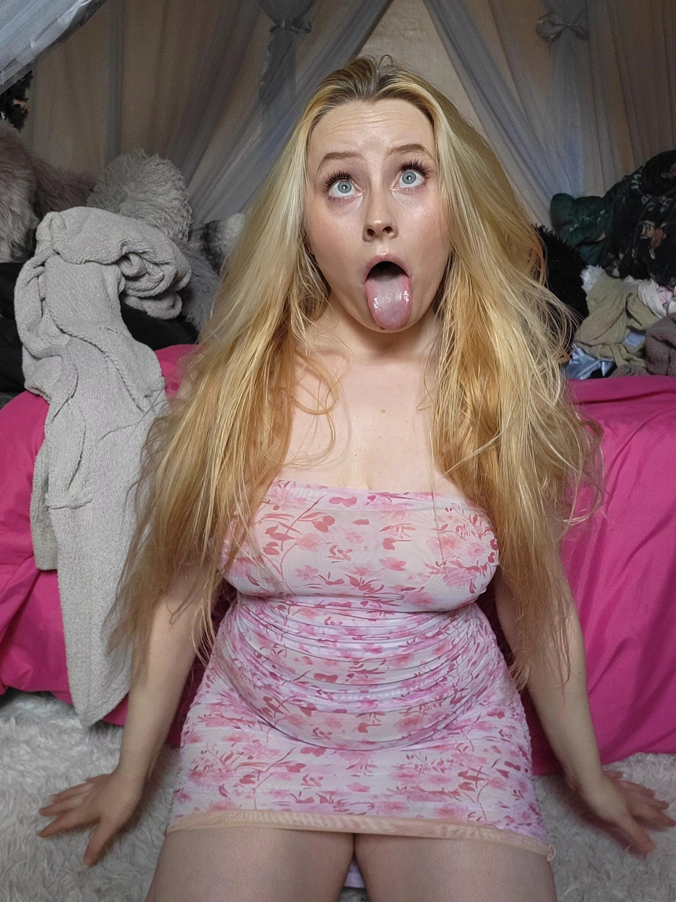 Your personal 4'10 kink slut 