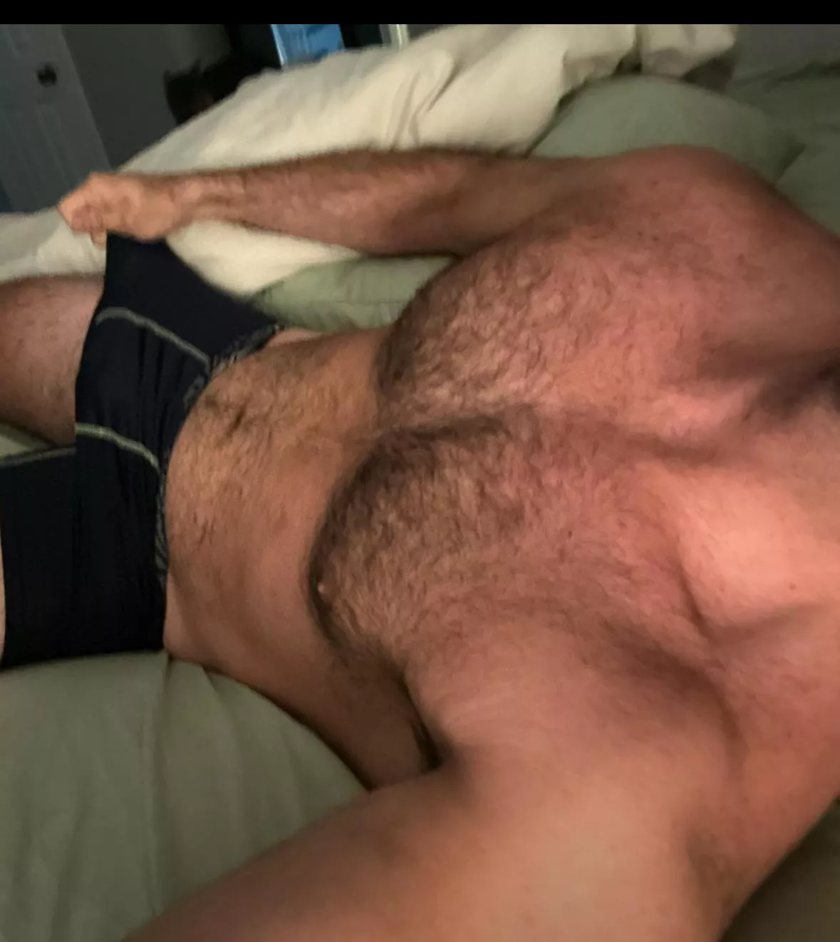 33 USA .. fithairyusa24.. muscle/hung add me