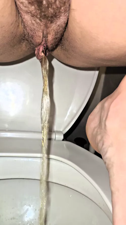Check out my pee stream out of this big juicy pussy