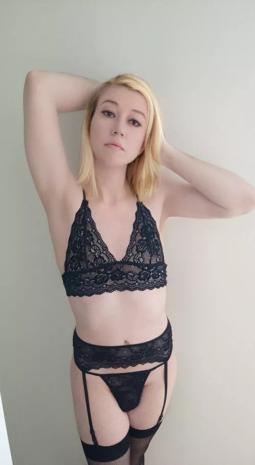 first time showing my face... would you push it into the pillow?