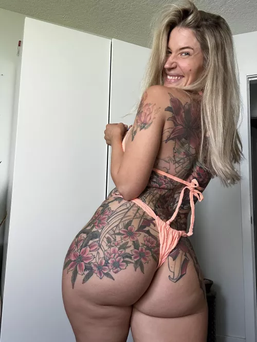 Hi! I just wanted to show off the bikini.