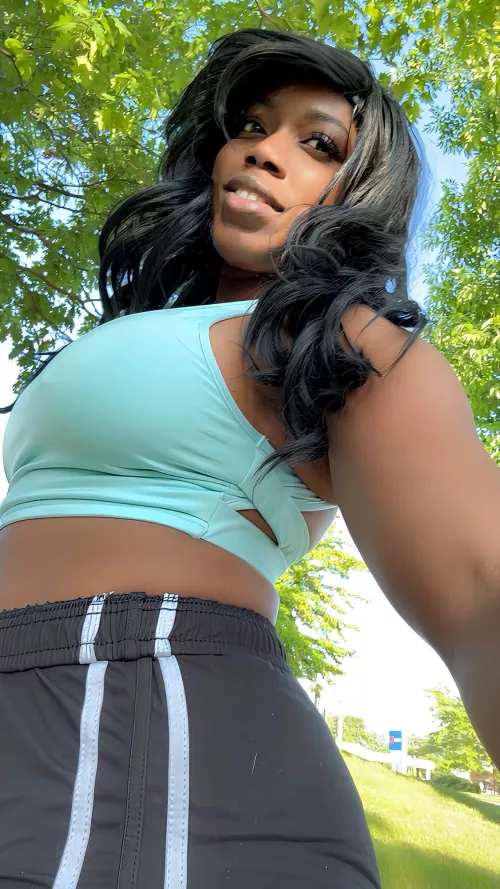 I love to be eaten out in the middle of the day