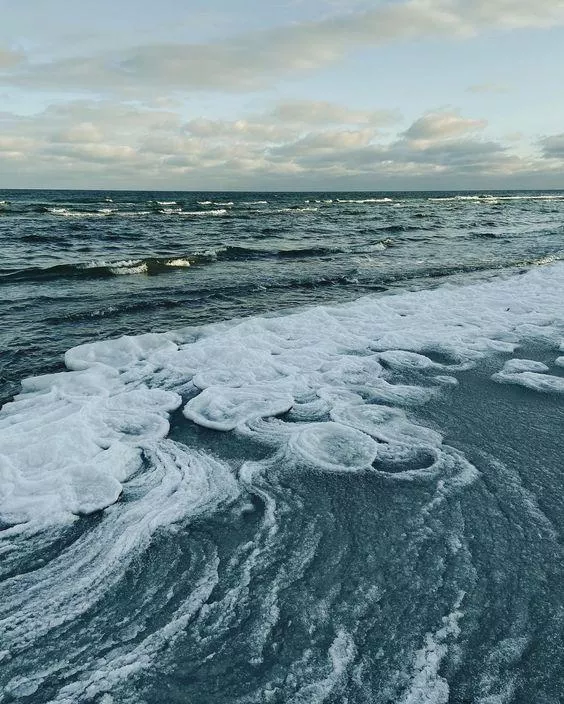 Ice waves in motion!