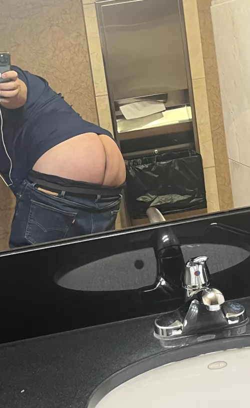 Quick ass pic at work. Almost got caught