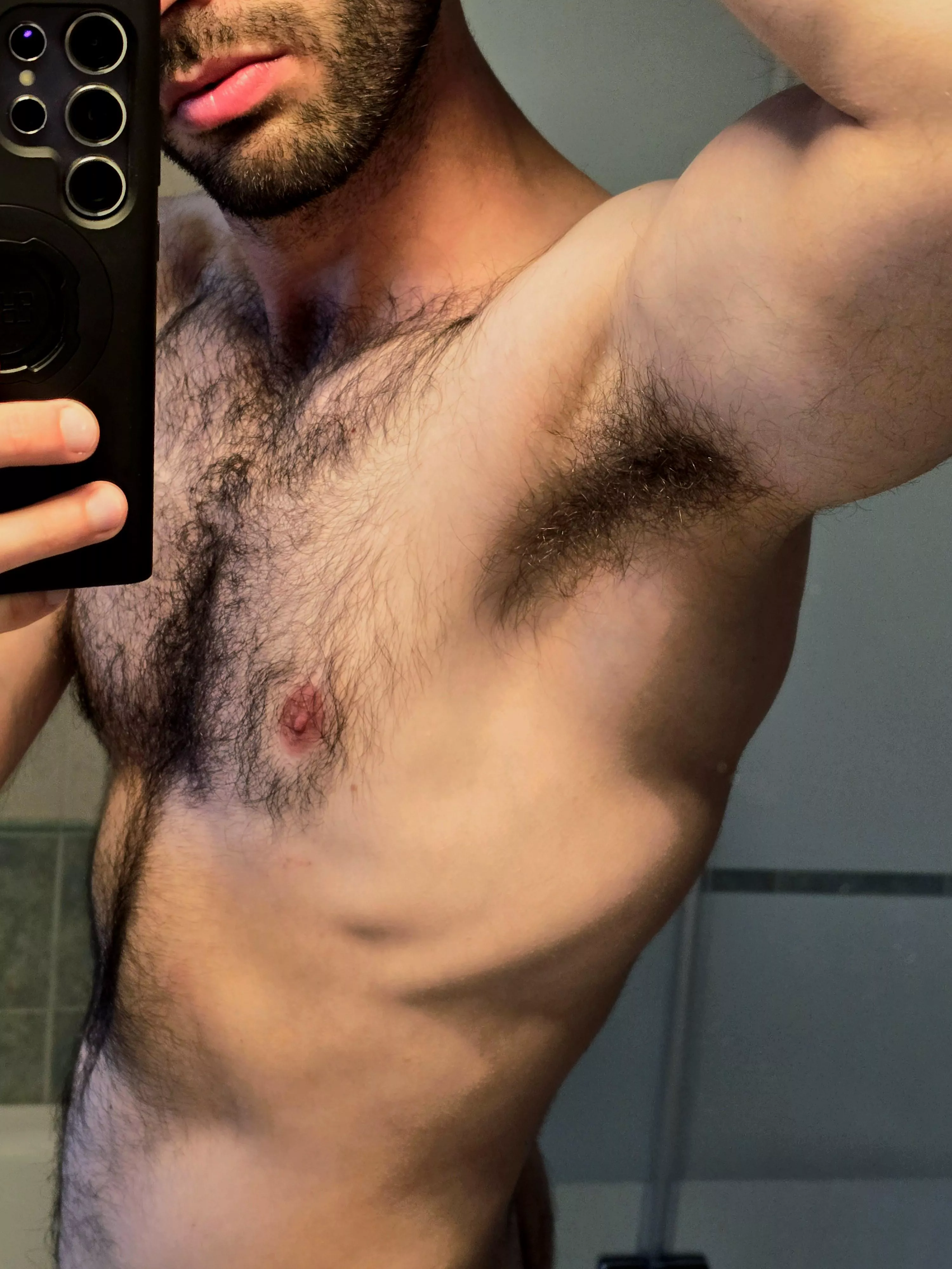 Shoud i get in the shower or there's a volunteer? 😜