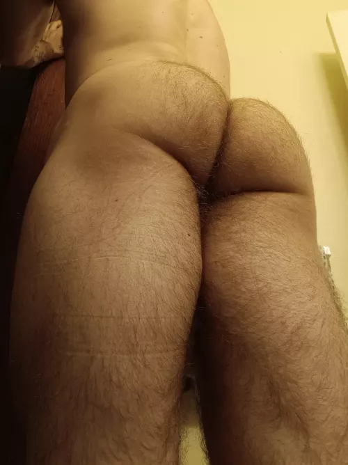 Would you let this ass sit on your face😜