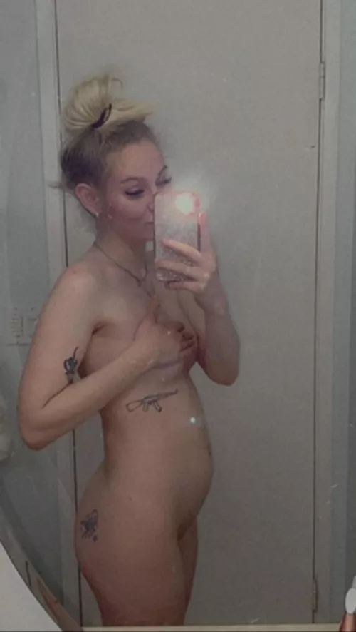 young, petite and pregnant 💦🍑