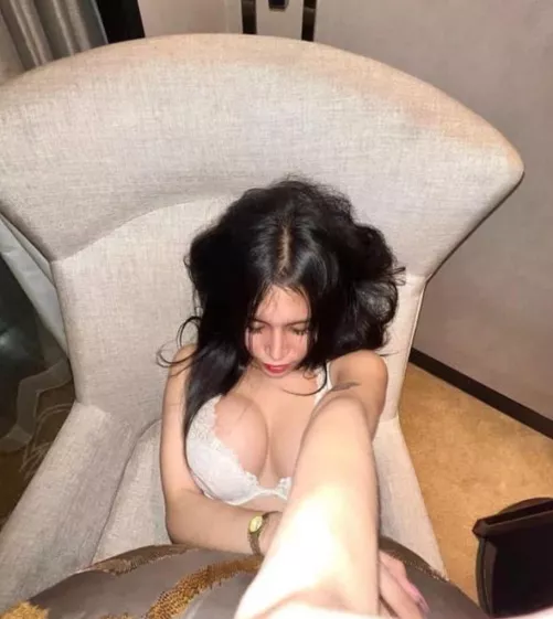 19 [F4M] let's raw sext and facetime KK/TG: asianatural6 SC: shannacee6