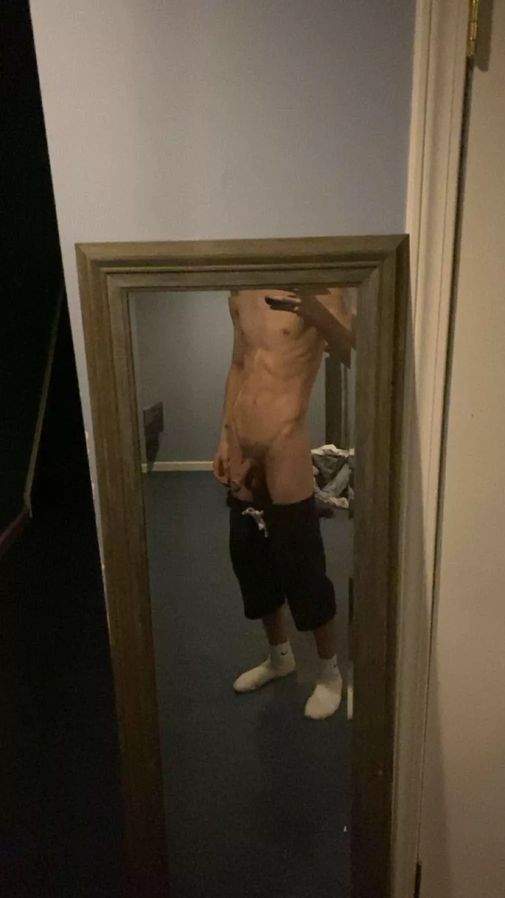[20] 5’6 slim masc looking for fit bros