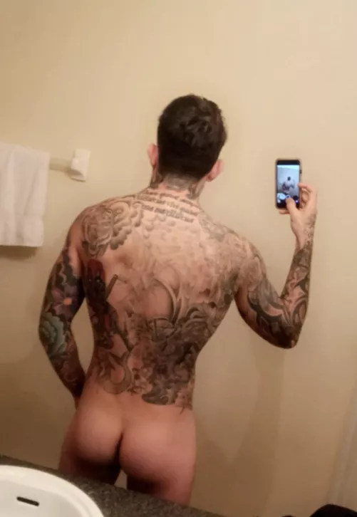 Also got tattoos on my back ☺️