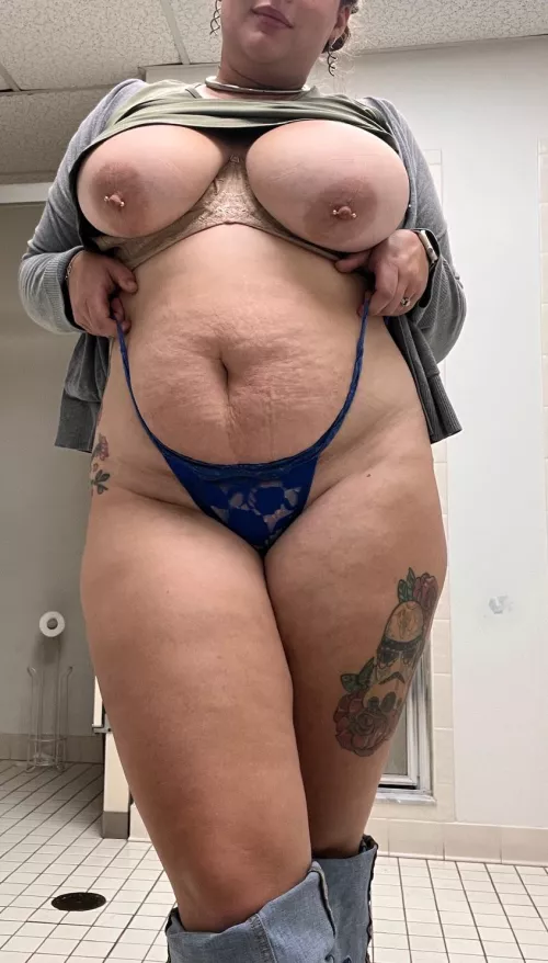 Another day, another bathroom selfie.