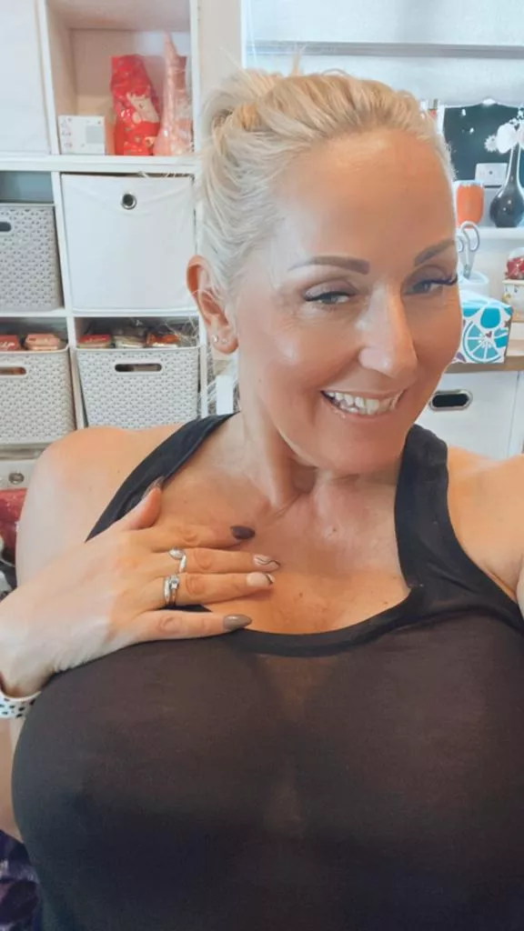 Can you see my nipples in this top .. hope not ;)  Jan x