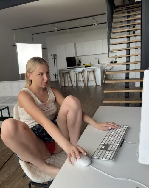 come, I'll show you my intimate photos