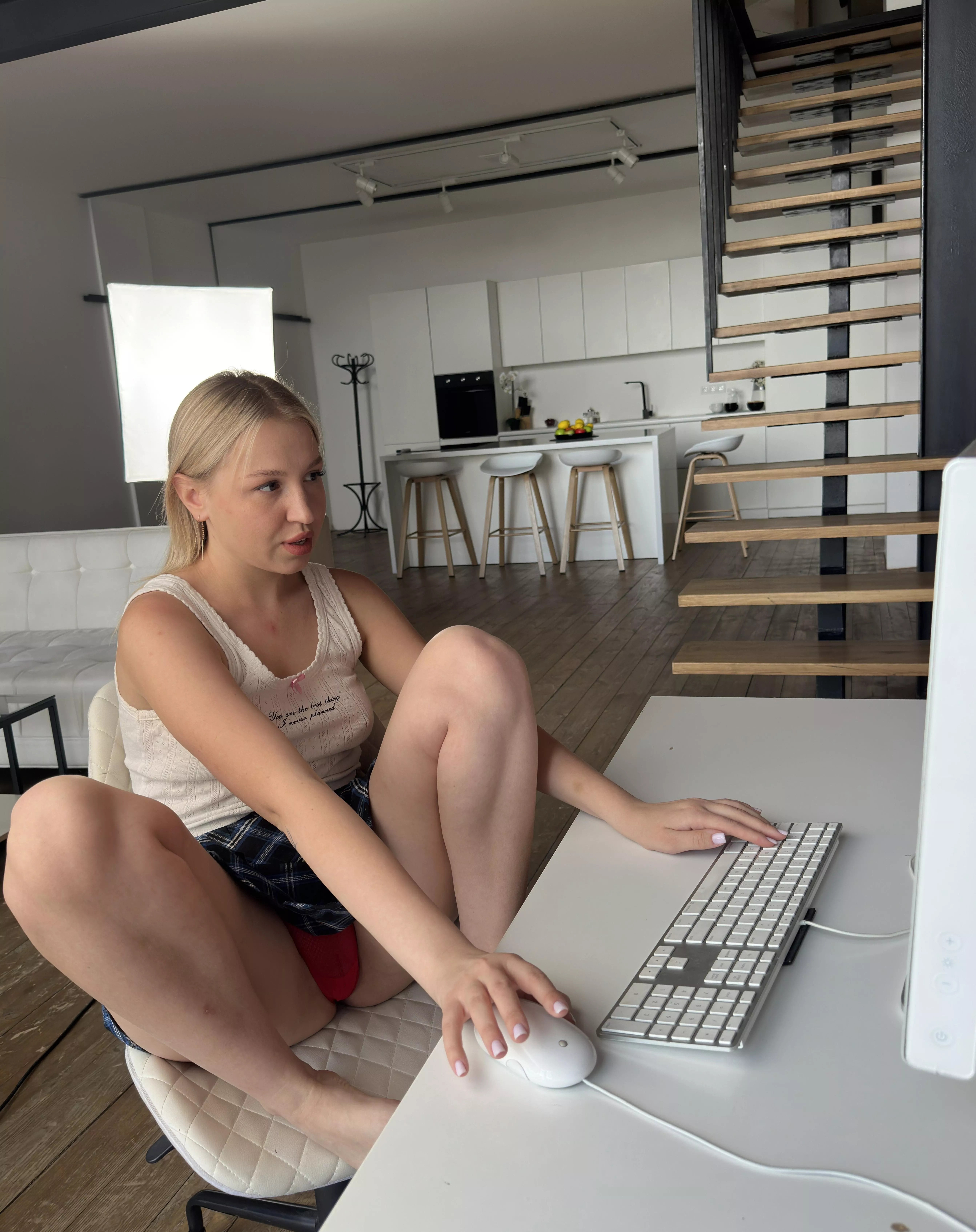 come, I'll show you my intimate photos