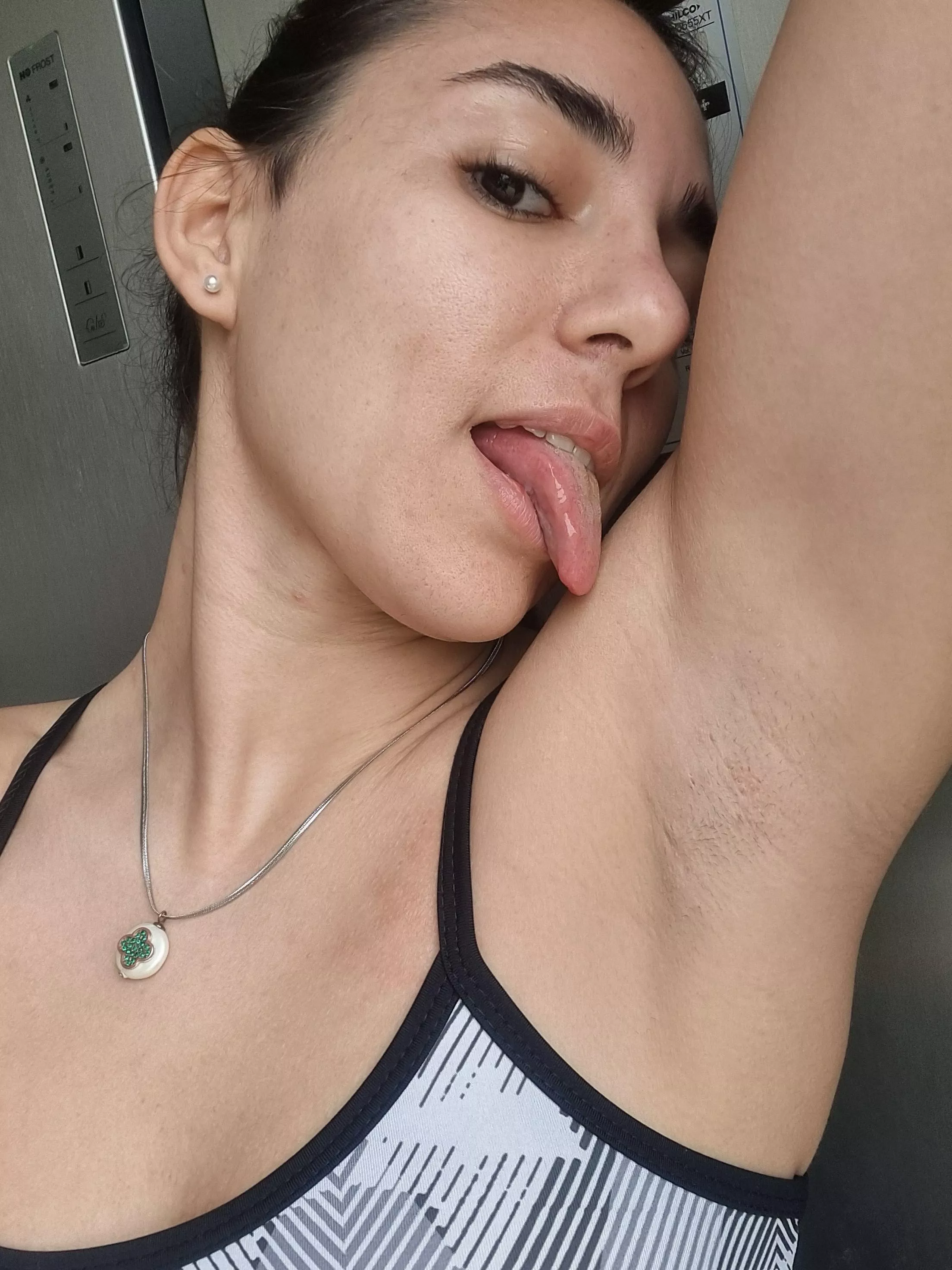 I order you to kiss my armpit