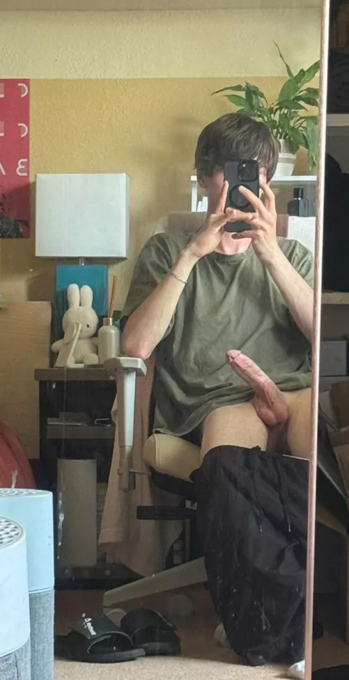 i wouldnt mind if u took a seat 🫣