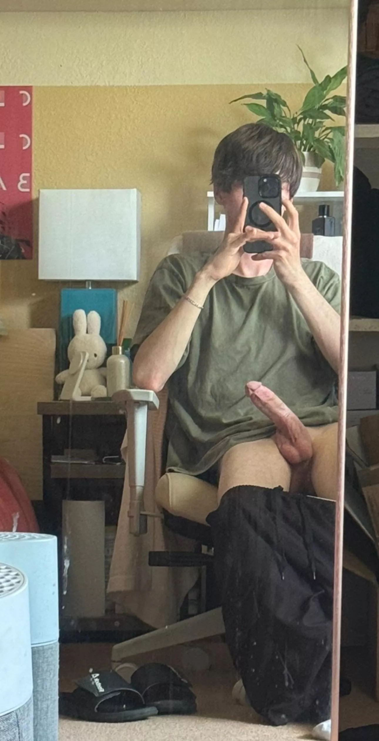 i wouldnt mind if u took a seat 🫣