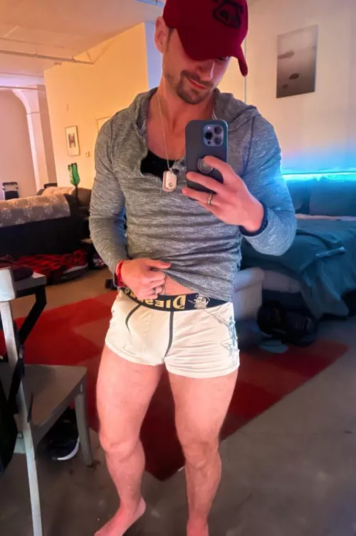 It’s so hot.. 👀🍆