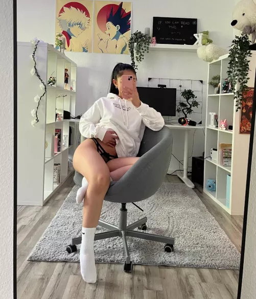 Just more comfy without pants~