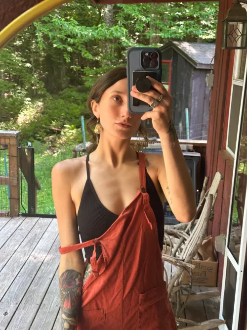 loving my new little linen overalls :)