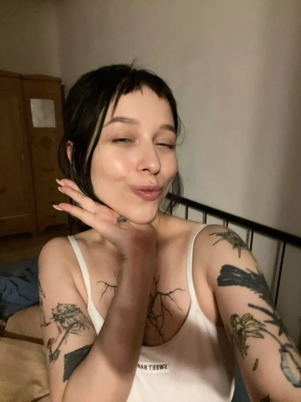 Say YES... I want to send nudes to random guys today