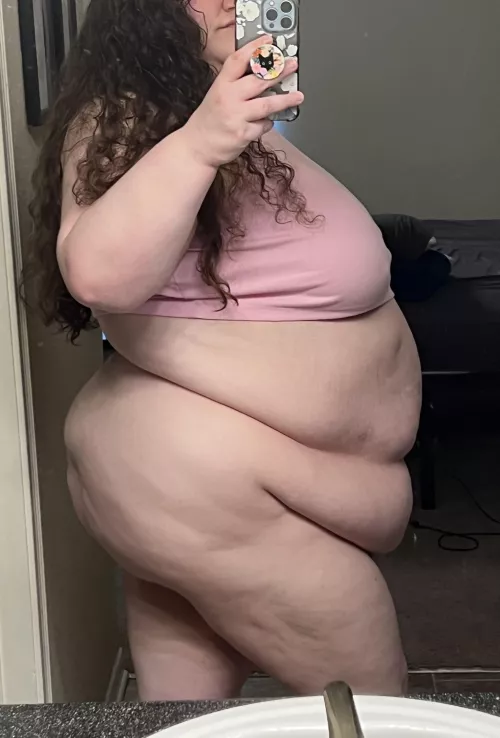 Showing off online makes me wet