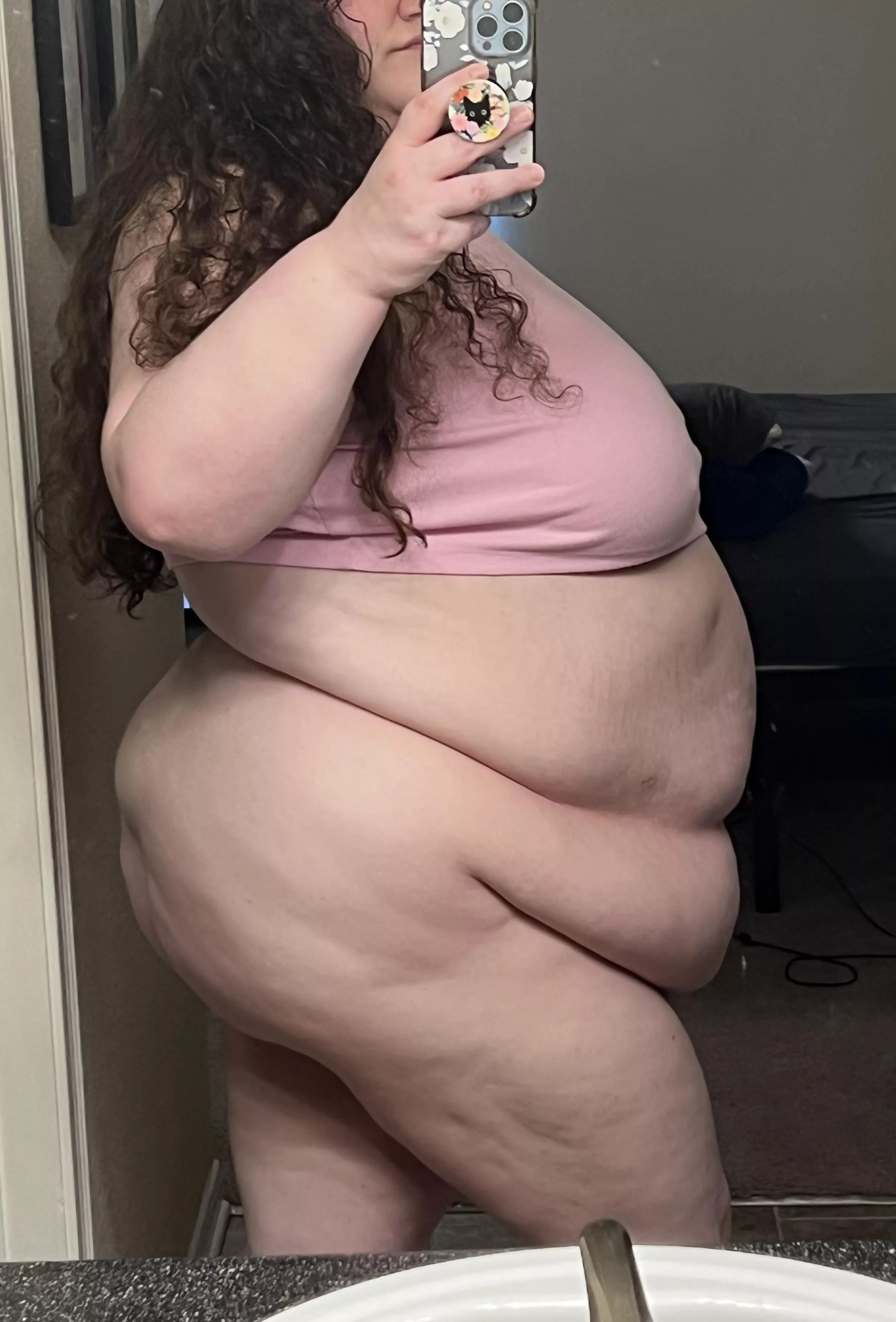 Showing off online makes me wet