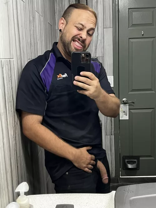 Snuck a quick pic at work 😏