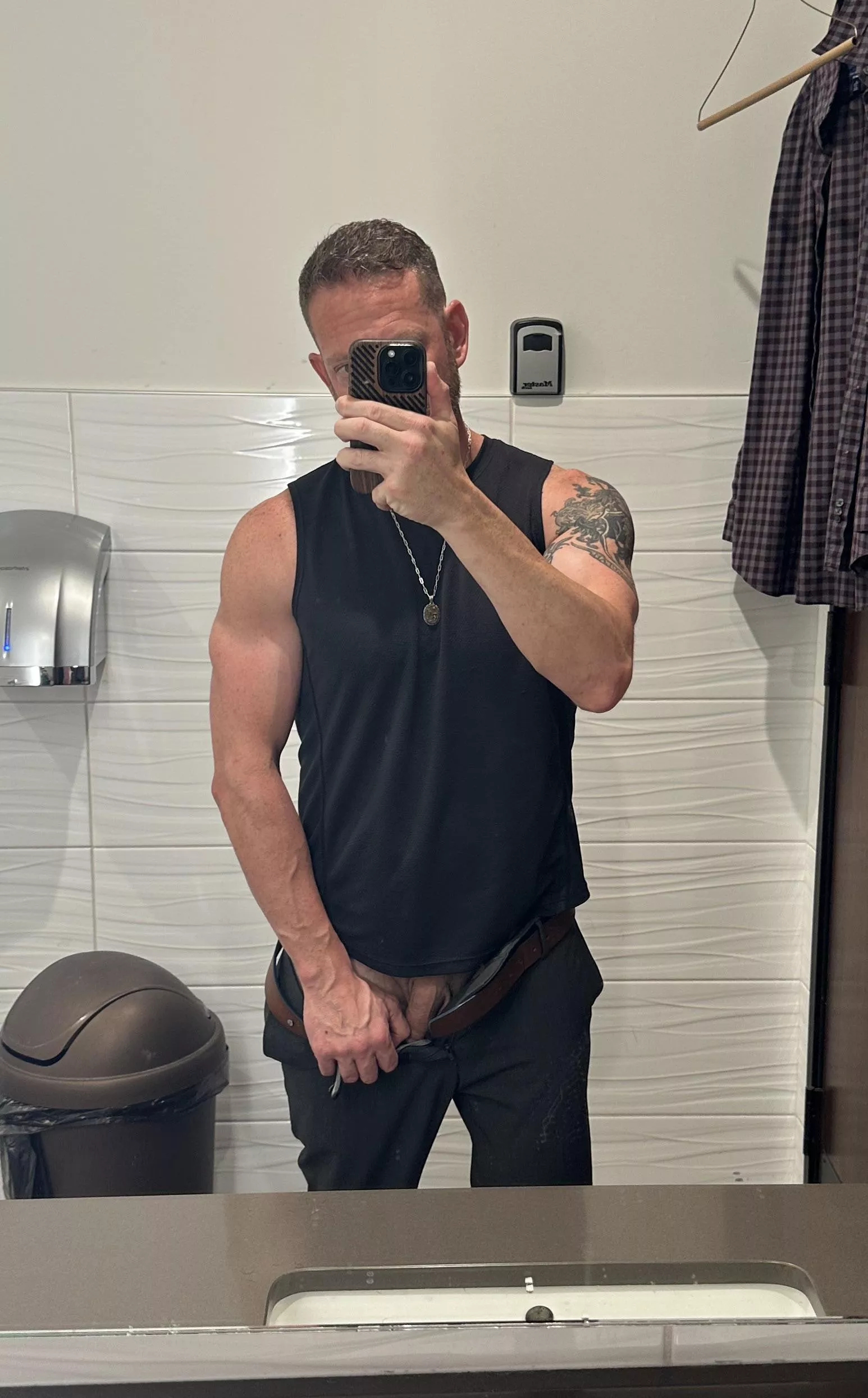 (41) Went straight from a haircut to a business meeting and remembered everything except my underwear 😬 🤷‍♂️