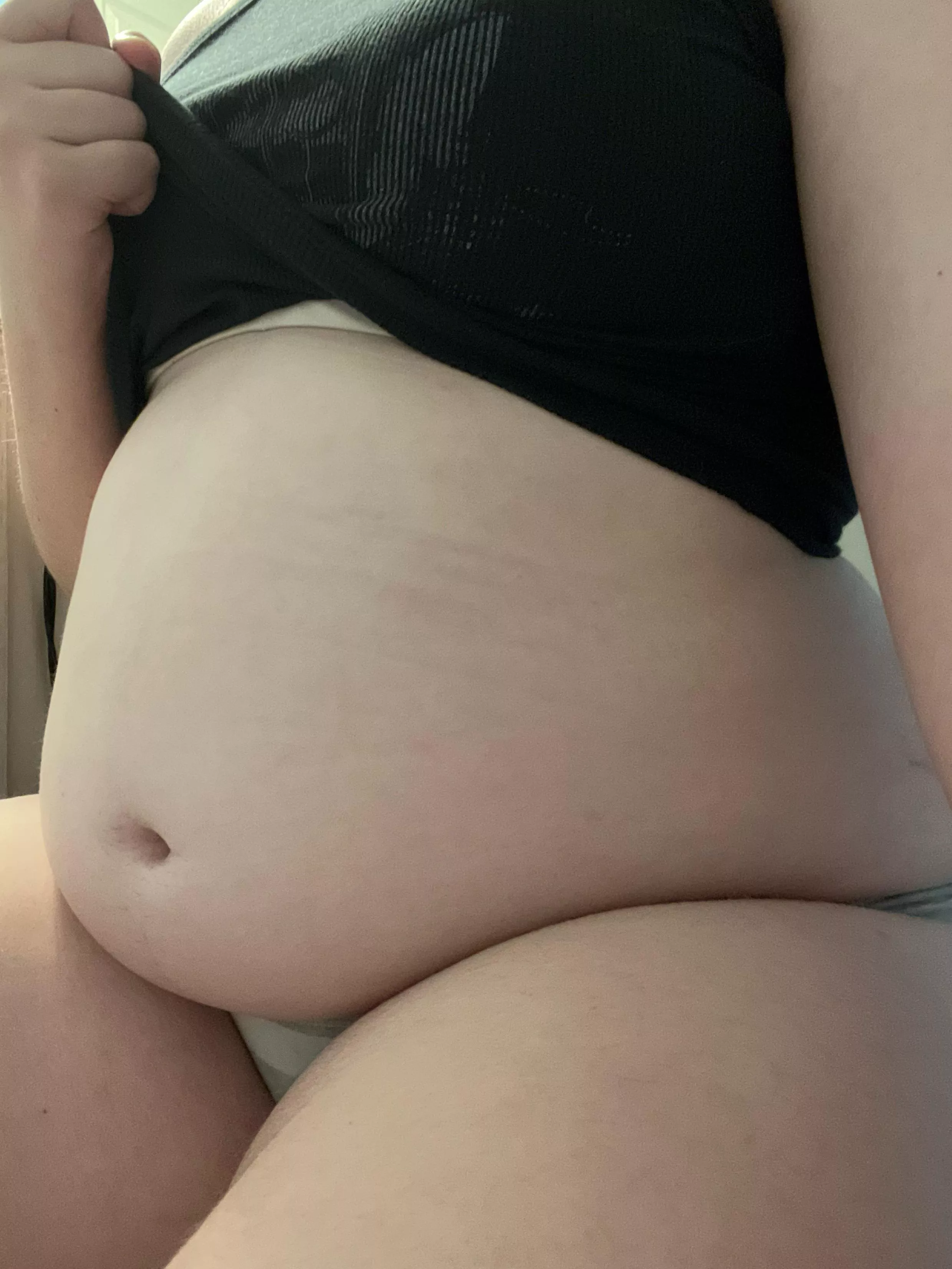 actually so bloated that i’m struggling to breathe 😮‍💨