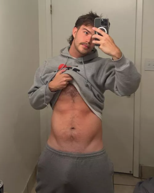 anyone like my sweats? comment for a reveal in your dm’s :)