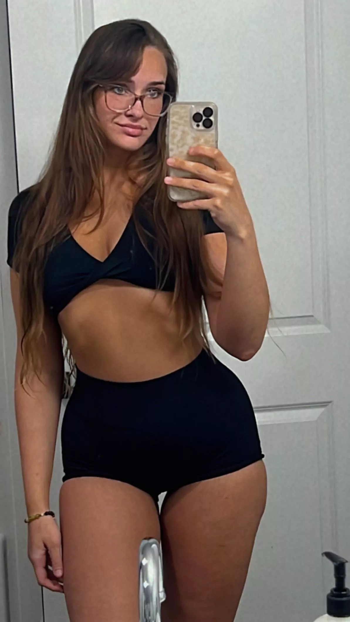 Blondes have more fun, but brunettes can read. 