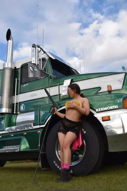 Do I need to use the sponge to get it wet 