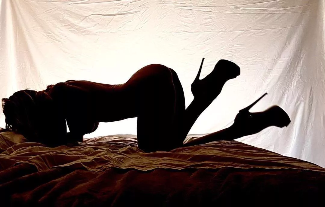 I love sexy silhouettes