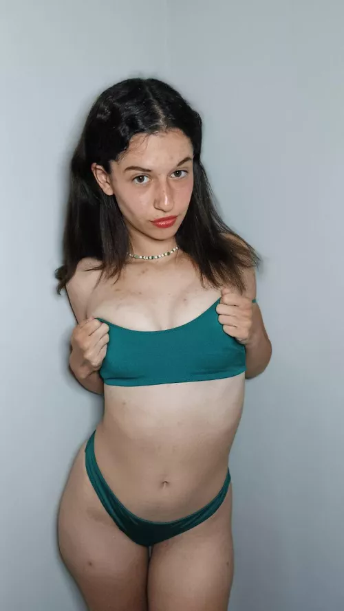 I wonder if this bikini looks good on me