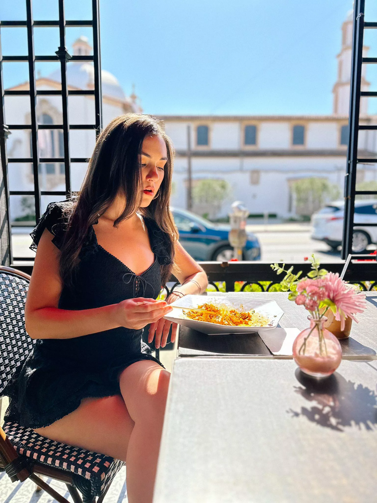 Impressive how she can be a total slut at the same time she can be a lady (very sexy)