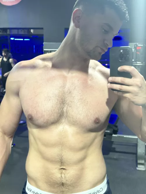 Look at this soft hair that goes down to my belly, my big chest and my abs… all market with veins, waiting for your tongue to pass by🥵👅