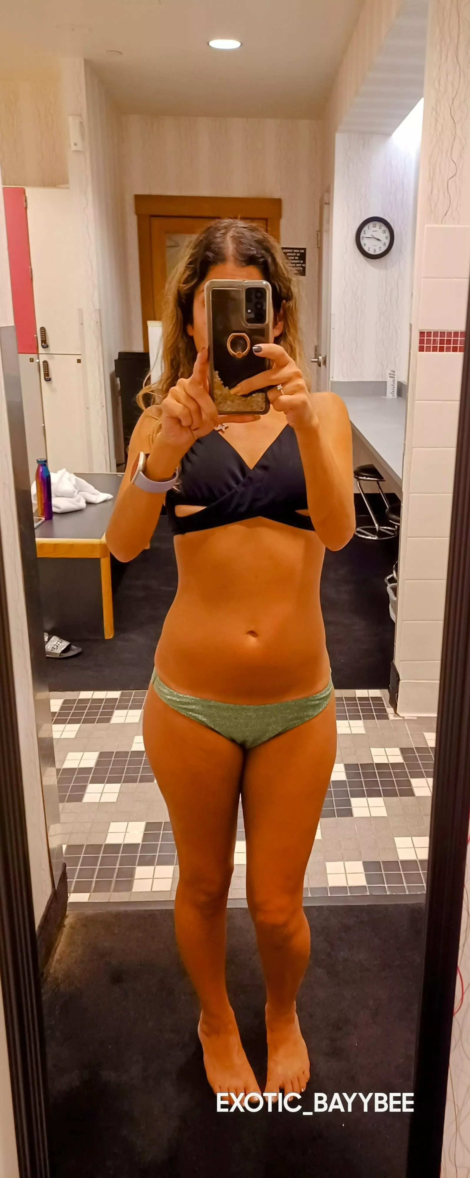 Pink and VS brand and color mismatch