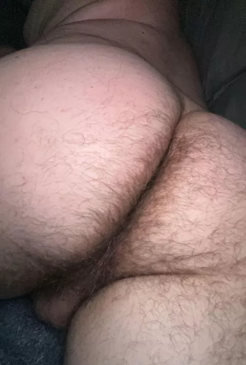 Anyone want a taste 🍑 Dm for snap ;)
