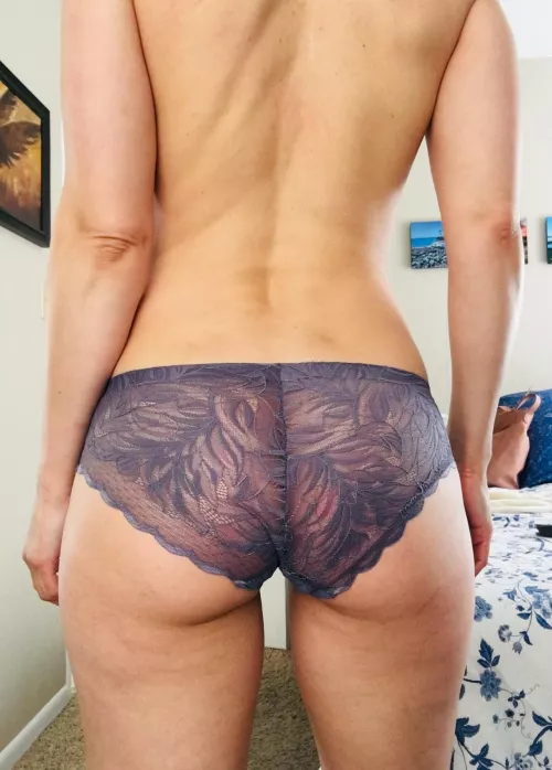 (F) 44 year old 🍑 this is what I wear under my leggings 😘