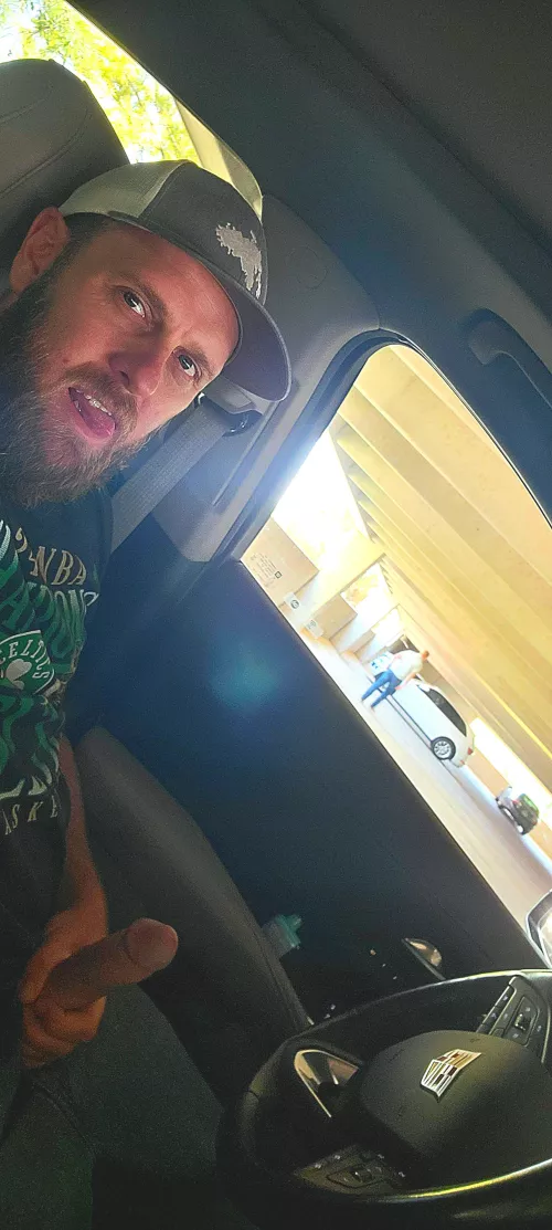 Horny on my lunch break 