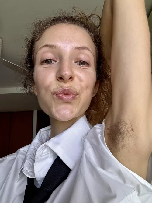 I bet you'd love to lick these hairy armpits