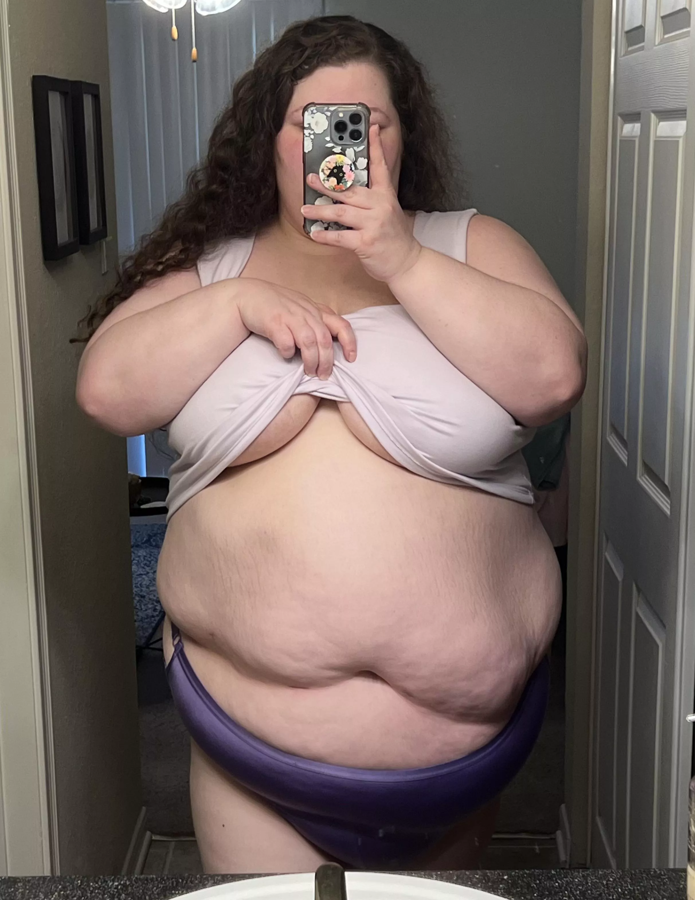 I hope you’re looking for a curvy slut 💜