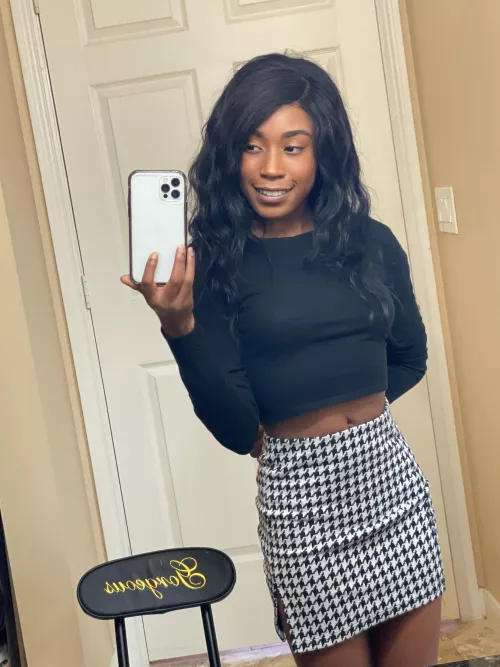 If I texted you this at the office would you sneak into the toilets to fuck me?