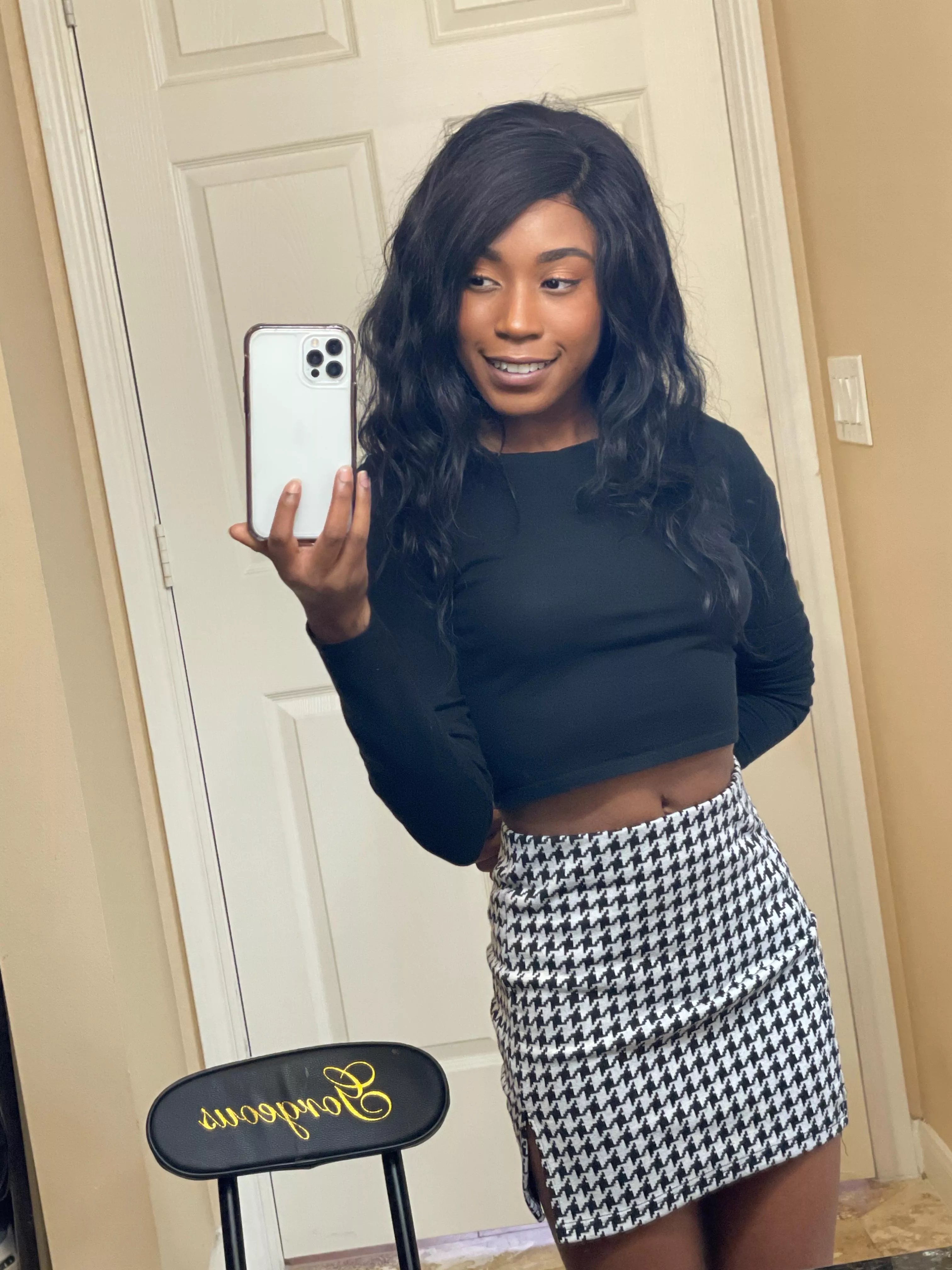 If I texted you this at the office would you sneak into the toilets to fuck me?