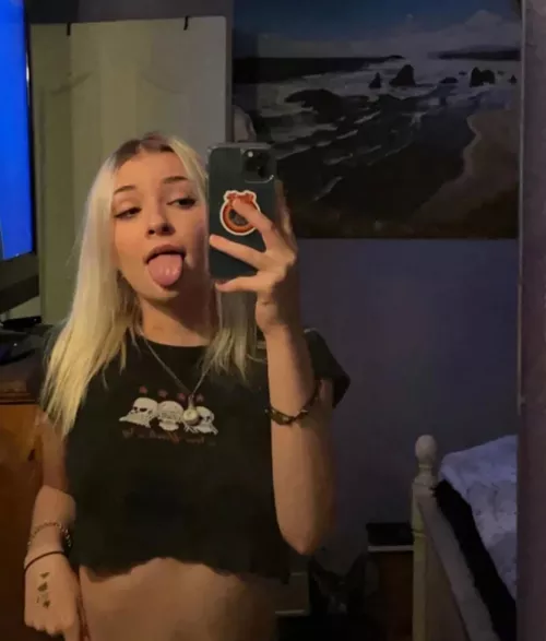 just turned 18 guys @kenziepufff